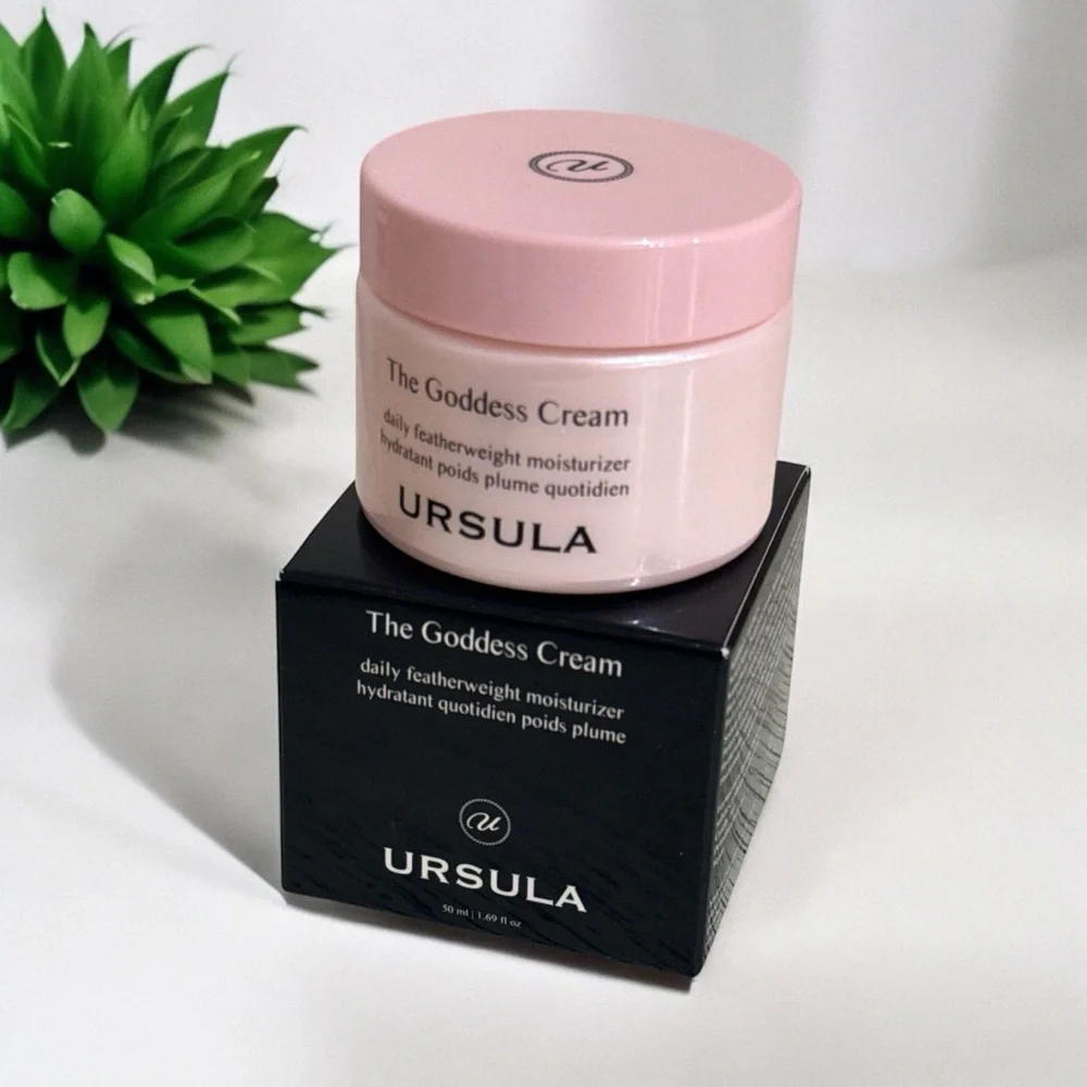 URSULA The Goddess Cream - Daily Featherweight Moisturizer - Picture 3 of 5